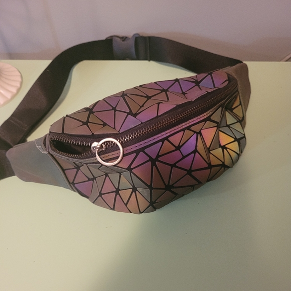 Geometric Luminous Fanny Pack - Picture 2 of 4
